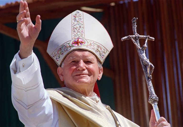 Папа Римский желает счастья Фалунь Дафа