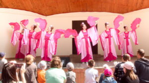 Выступление танцевального коллектива «Лотос»